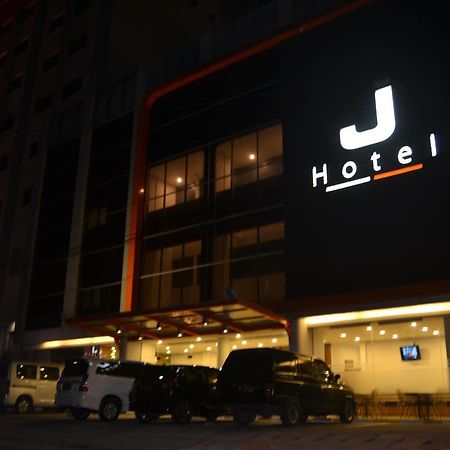 J Hotel Медан Экстерьер фото