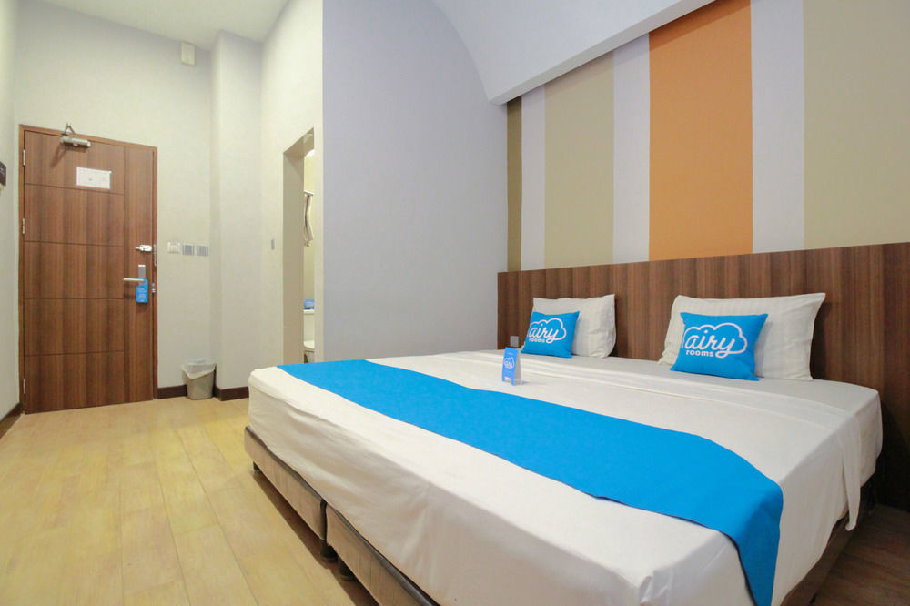 J Hotel Медан Экстерьер фото