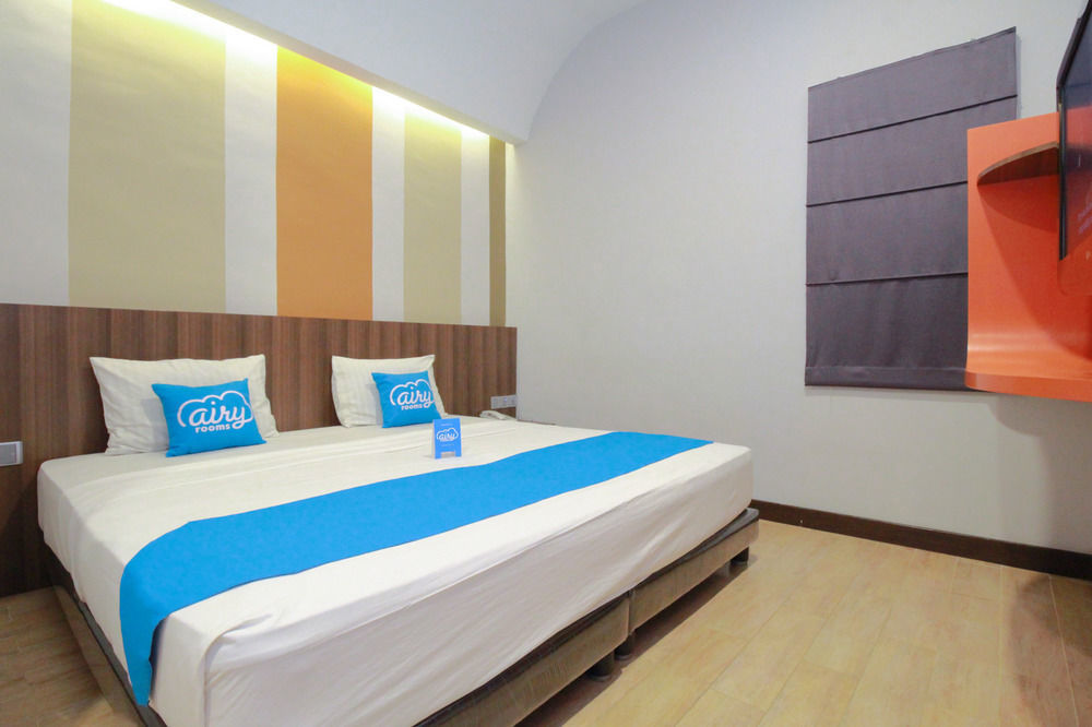 J Hotel Медан Экстерьер фото