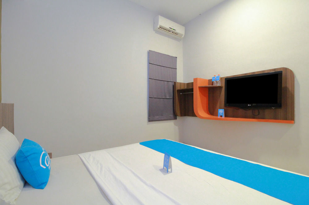 J Hotel Медан Экстерьер фото
