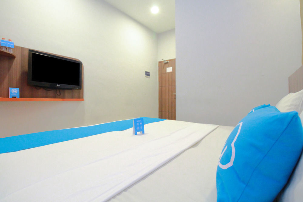 J Hotel Медан Экстерьер фото