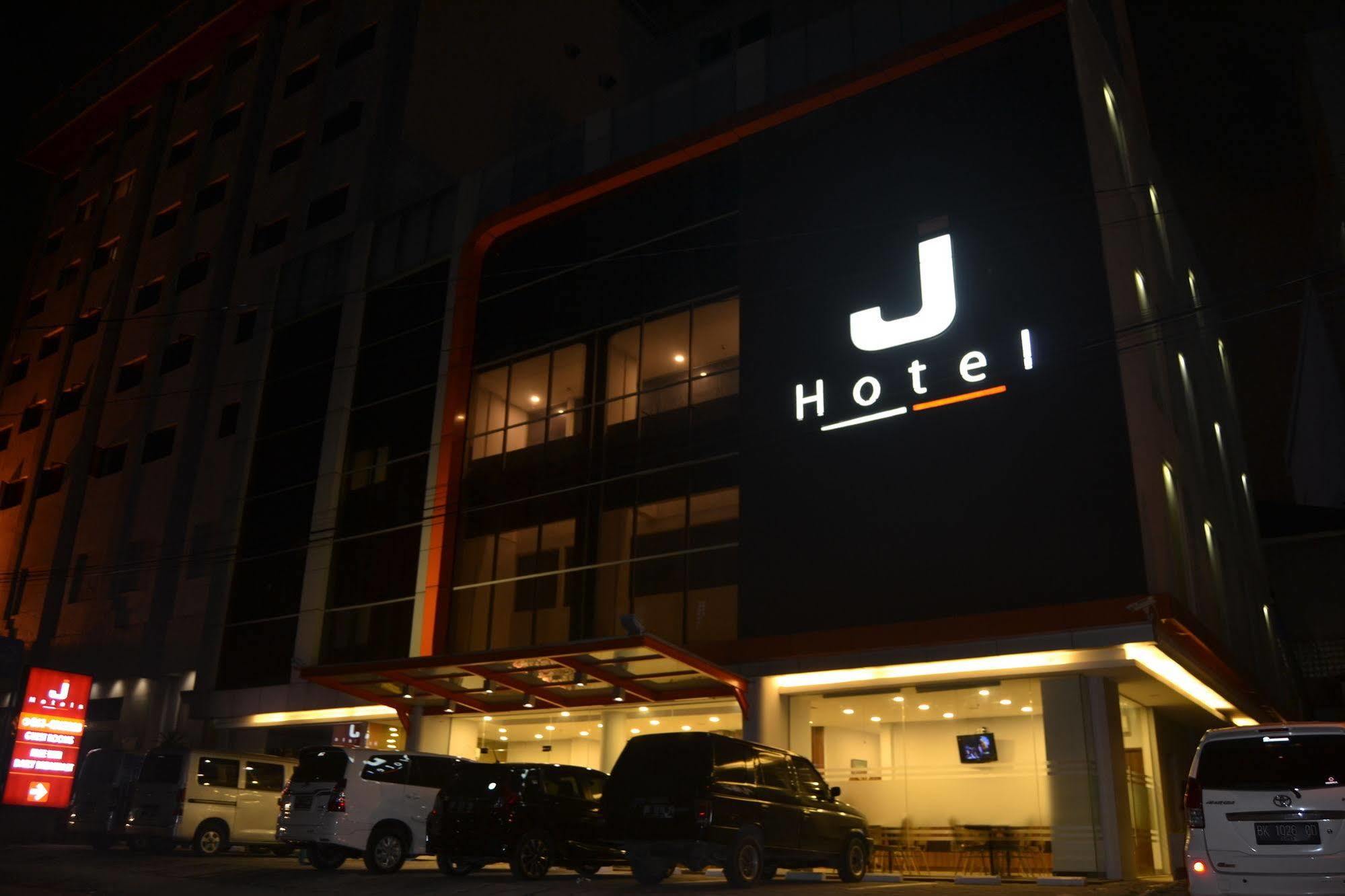 J Hotel Медан Экстерьер фото