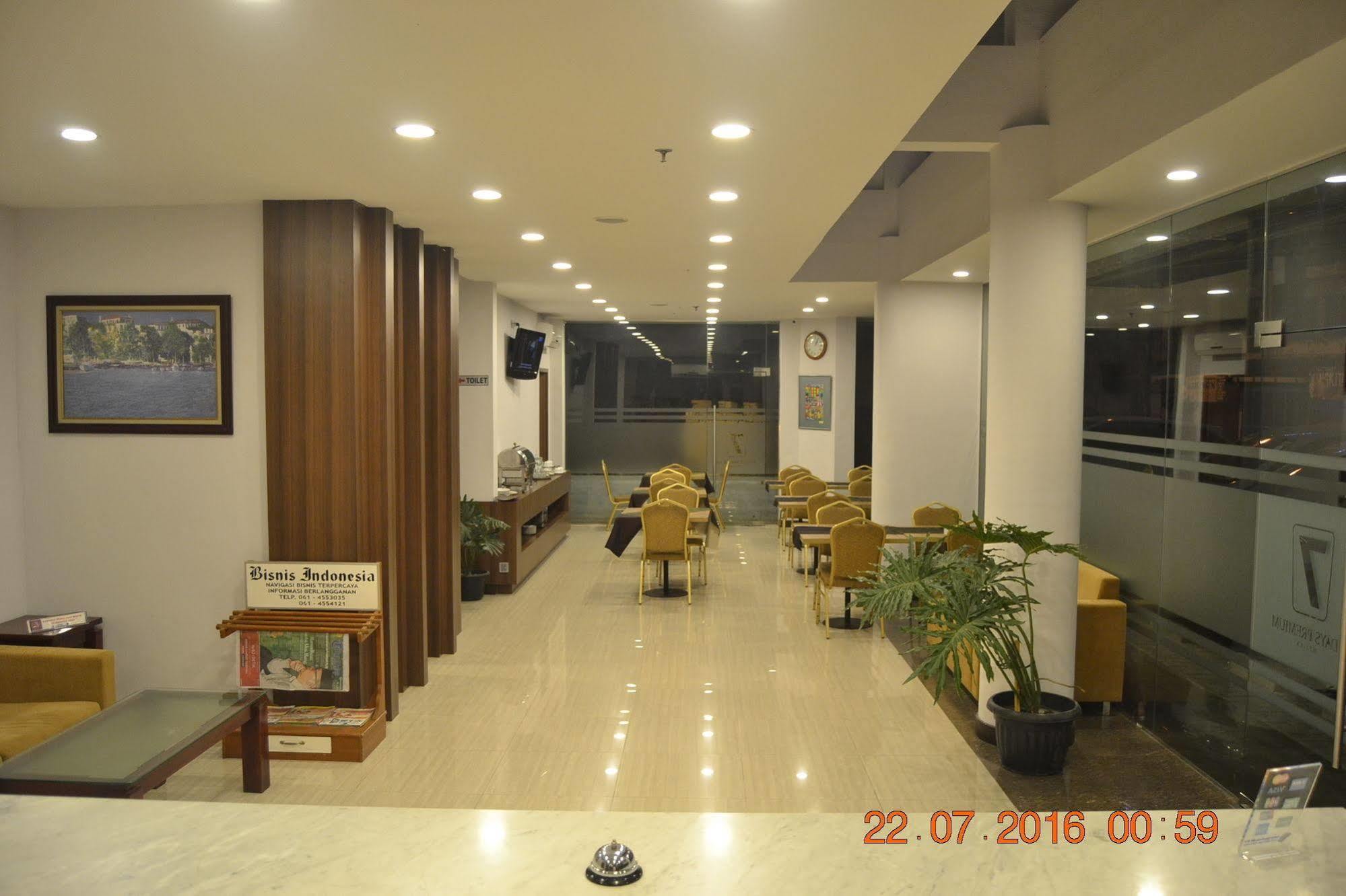 J Hotel Медан Экстерьер фото